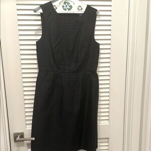 Banana Republic Sleeveless dress with pockets!